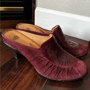 Sofft Women's Deep Red Burgundy Suede Leather Embroidered Mules Heels Clogs 9.5